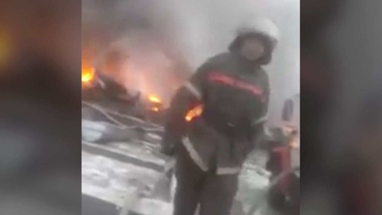 المشاهد الأولى بعد تحطم طائرة شحن تركية في قرغيزستان