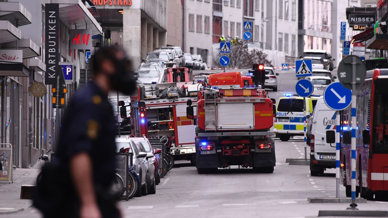 السويد: ارتفاع عدد ضحايا هجوم الدهس في ستوكهولم إلى 4 قتلى و12 جريحاً