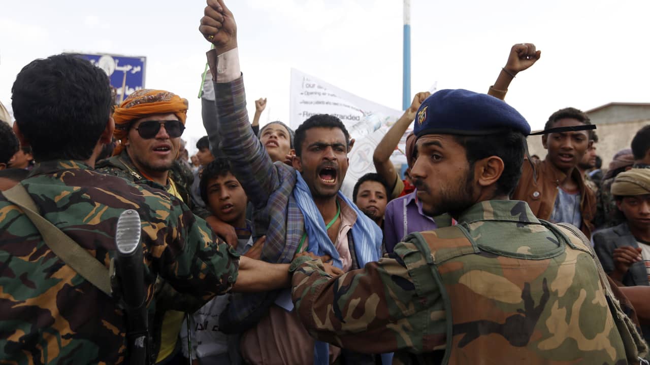 الحوثيون: سنوقف الملاحة بالبحر الأحمر بحال استمر هجوم الحديدة