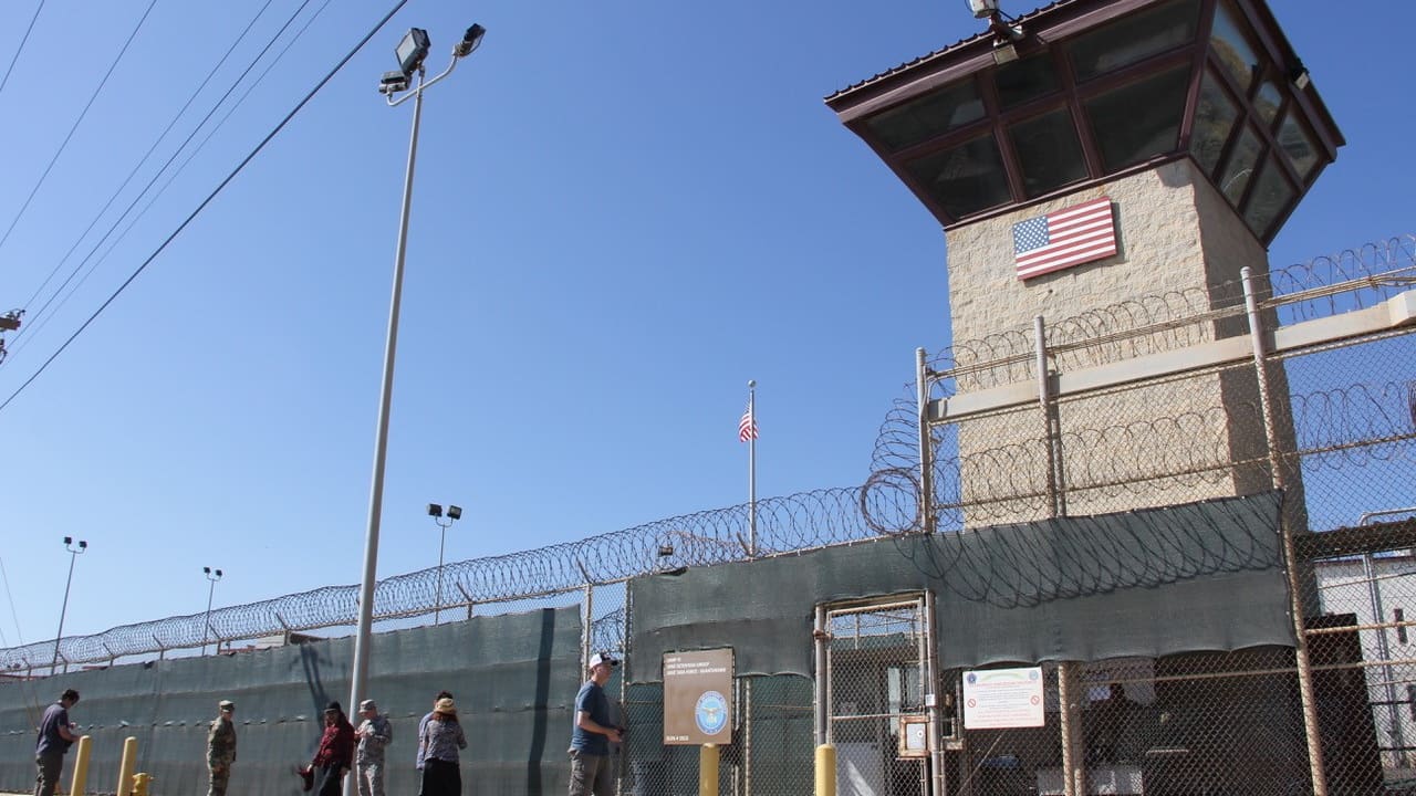 ترامب يُوقع على قرار لإبقاء سجن غوانتنامو مفتوحا