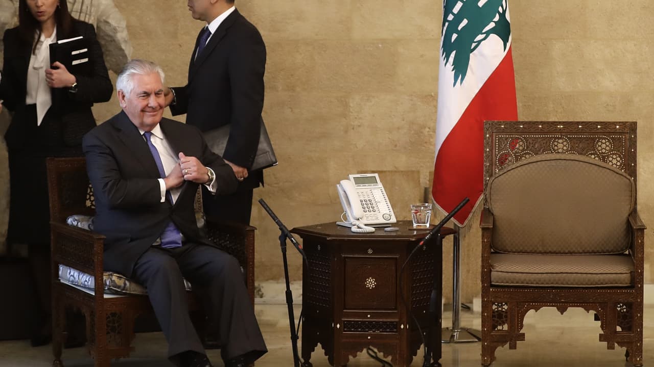 رئاسة لبنان تنفي خرق البروتوكول بعد صور تيلرسون والكرسي الفارغ