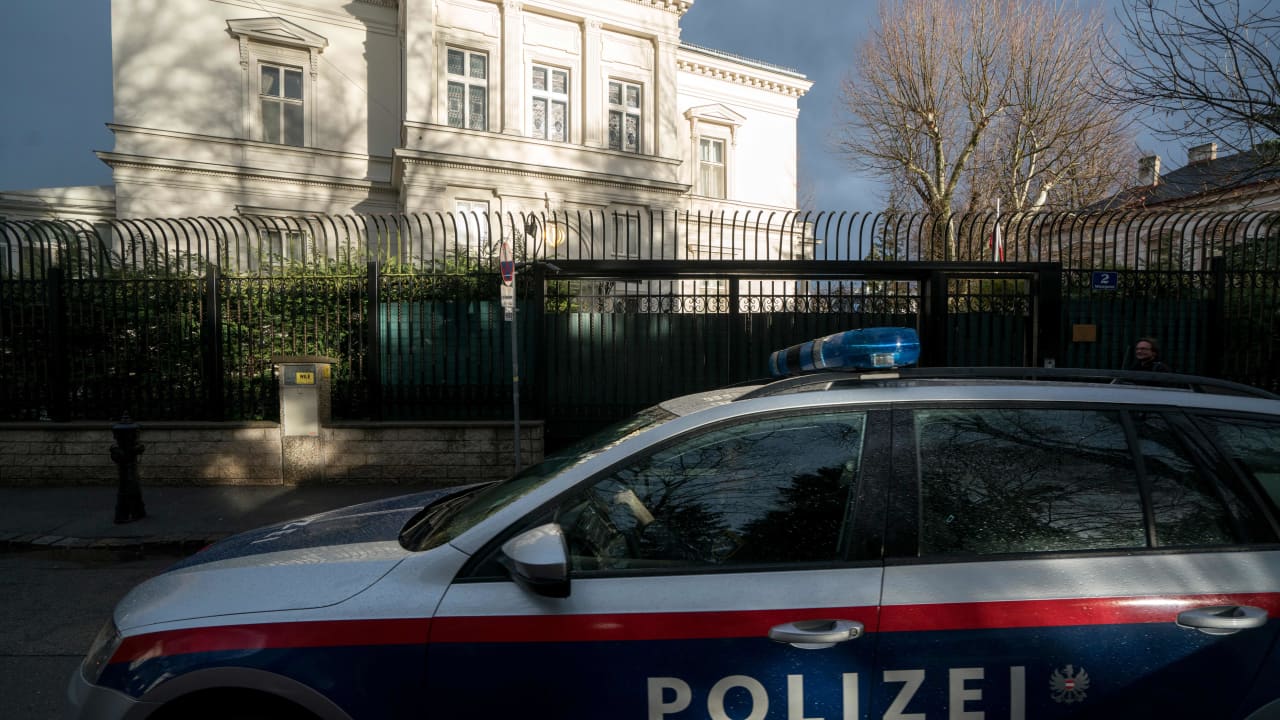  إطلاق النار على شخص يحمل سكينا خارج منزل السفير الإيراني في فيينا
