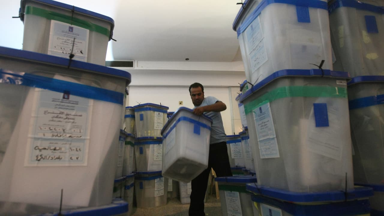 المحكمة الاتحادية العراقية توافق على إعادة فرز أصوات الانتخابات يدوياً