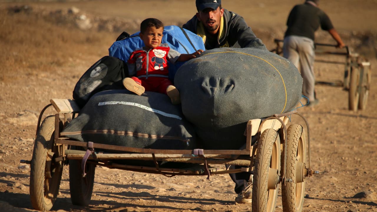 الحكومة السورية تدعو النازحين للعودة إلى مناطقهم بعد "تحريرها من الإرهاب"