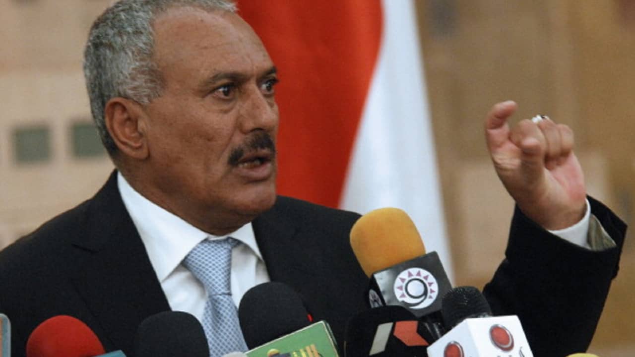 وزير الإعلام اليمني يكشف مصير طائرة أممية لنقل نجلي صالح وموقف الحوثيين