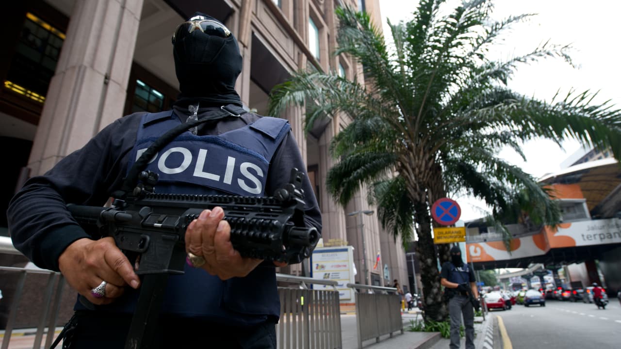 ماليزيا تعلن ترحيل 6 مصريين للاشتباه بصلتهم بمنظمات إرهابية
