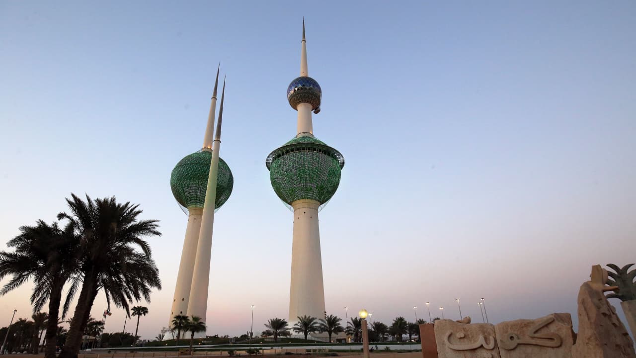 شيخ العوازم في الكويت يعتذر بفيديو عن الإساءة لنساء العراق.. وهذا ما قاله