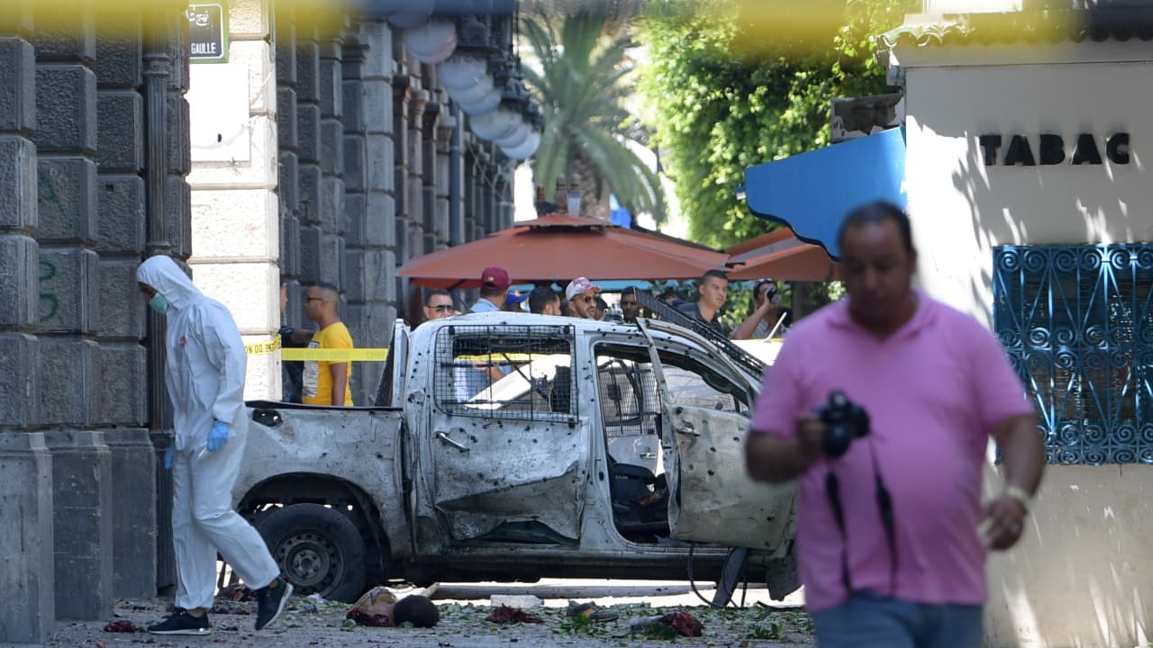 تونس: إصابات بانفجارين في العاصمة منهم 4 عناصر أمنية