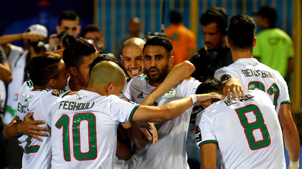 الجزائر تواصل التألق وتحجز أول مقعد للعرب في ربع نهائي كأس أفريقيا