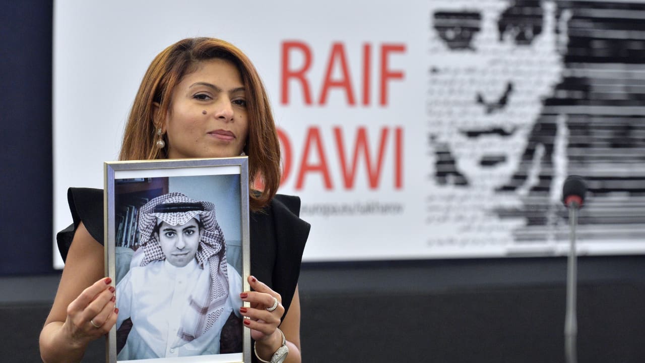 "ابن" المدون السعودي المسجون رائف بدوي يوجه رسالة لمحمد بن سلمان