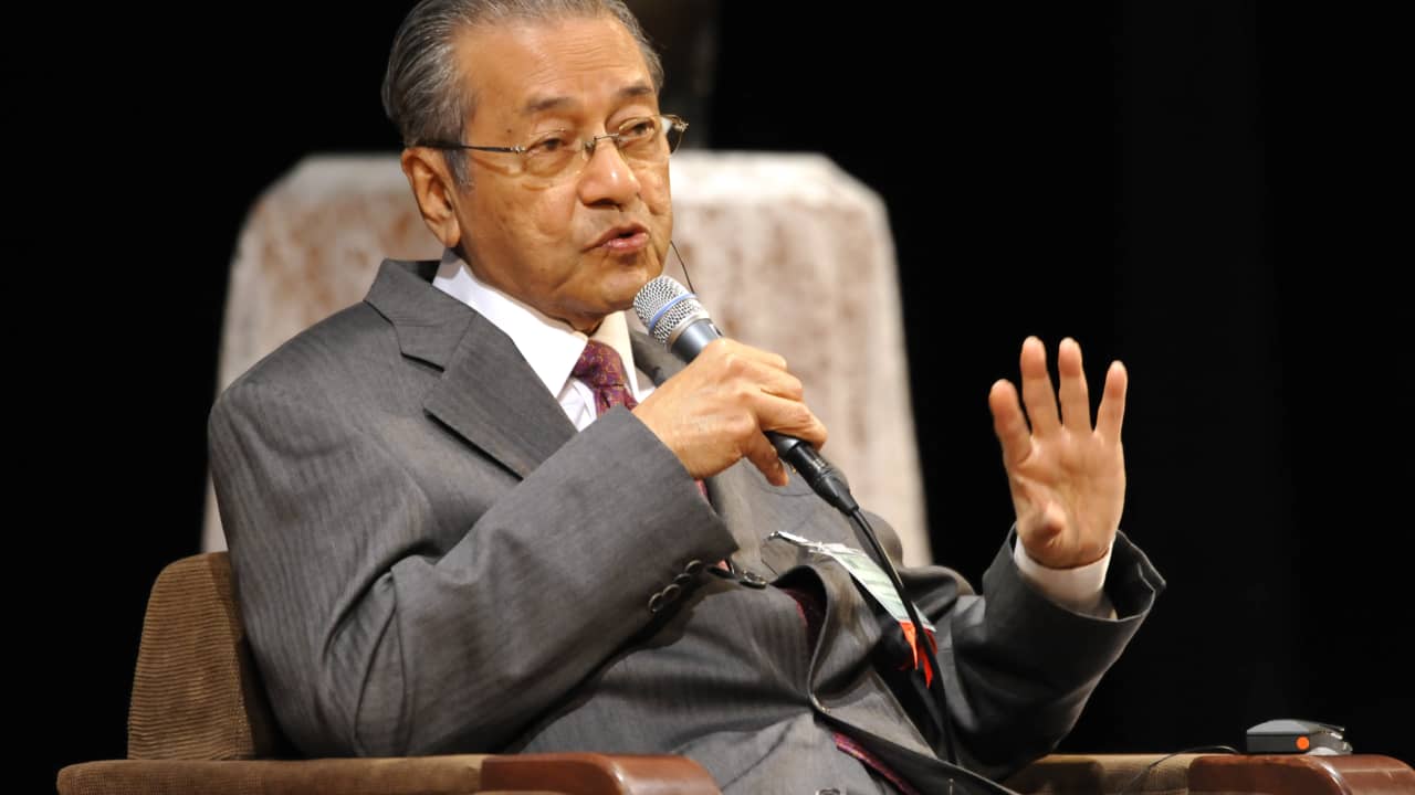 رئيس وزراء ماليزيا مهاتير محمد العام 2010