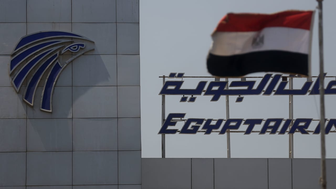 مصر للطيران تُعلق رحلاتها إلى الصين "لحين إشعار لآخر"