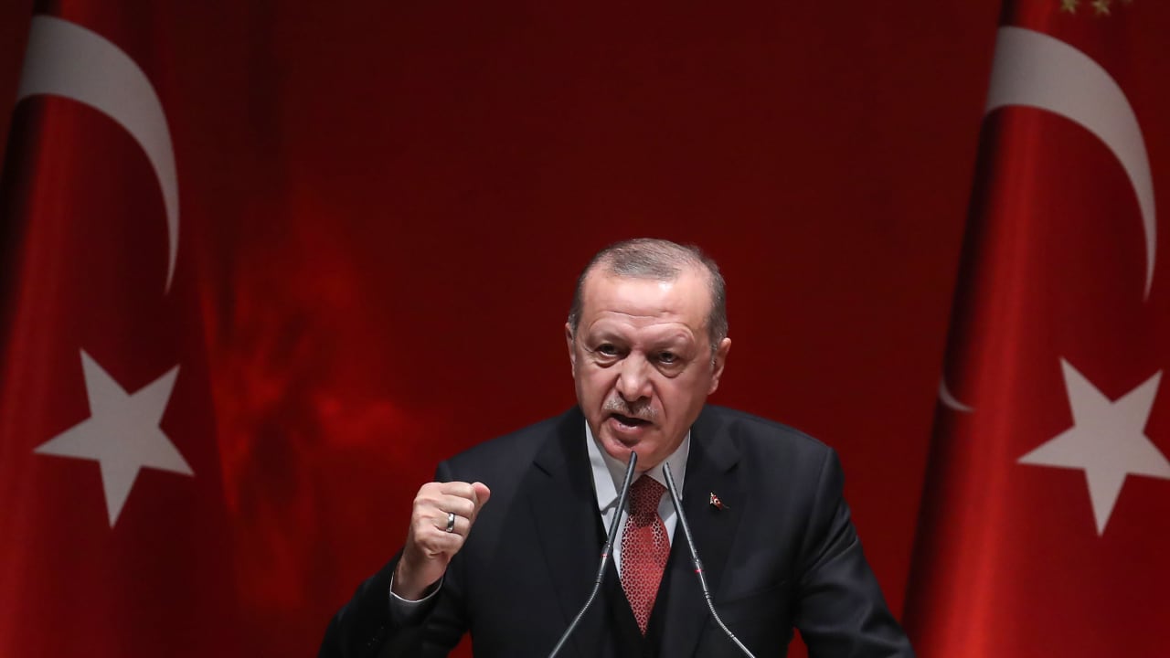 أردوغان يرأس أطول اجتماع بعد قصف سوري للجيش التركي.. وحزبه: سنرد على الهجوم "السافل"