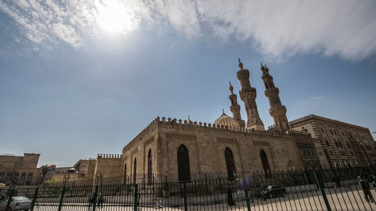 "لا كنائس ولا مساجد".. مصر تقرر إيقاف إقامة الصلوات للوقاية من كورونا