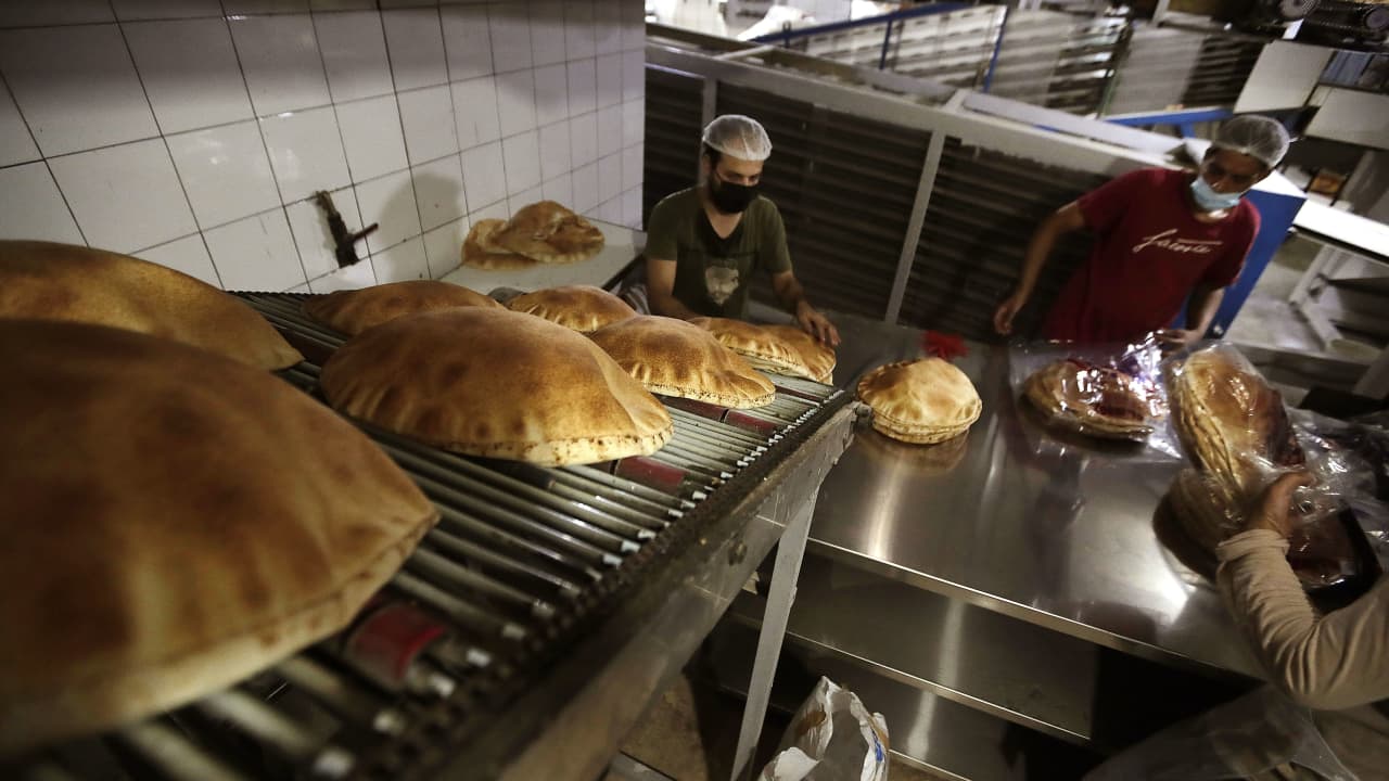 برنامج الغذاء العالمي يحذر من نفاذ الخبز في لبنان خلال أسبوعين