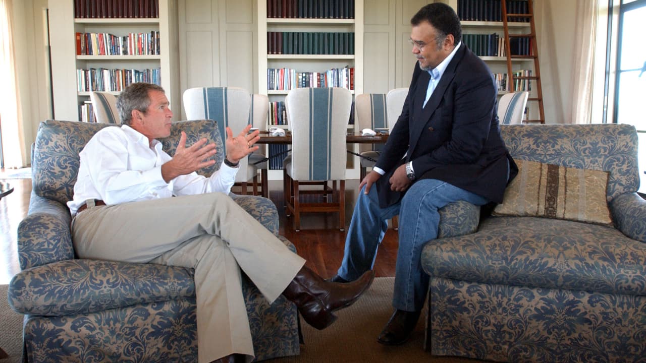 صورة أرشيفية للأمير بندر بن سلطان والرئيس الأمريكي الاسبق جورج بوش في لقاء العام 2002