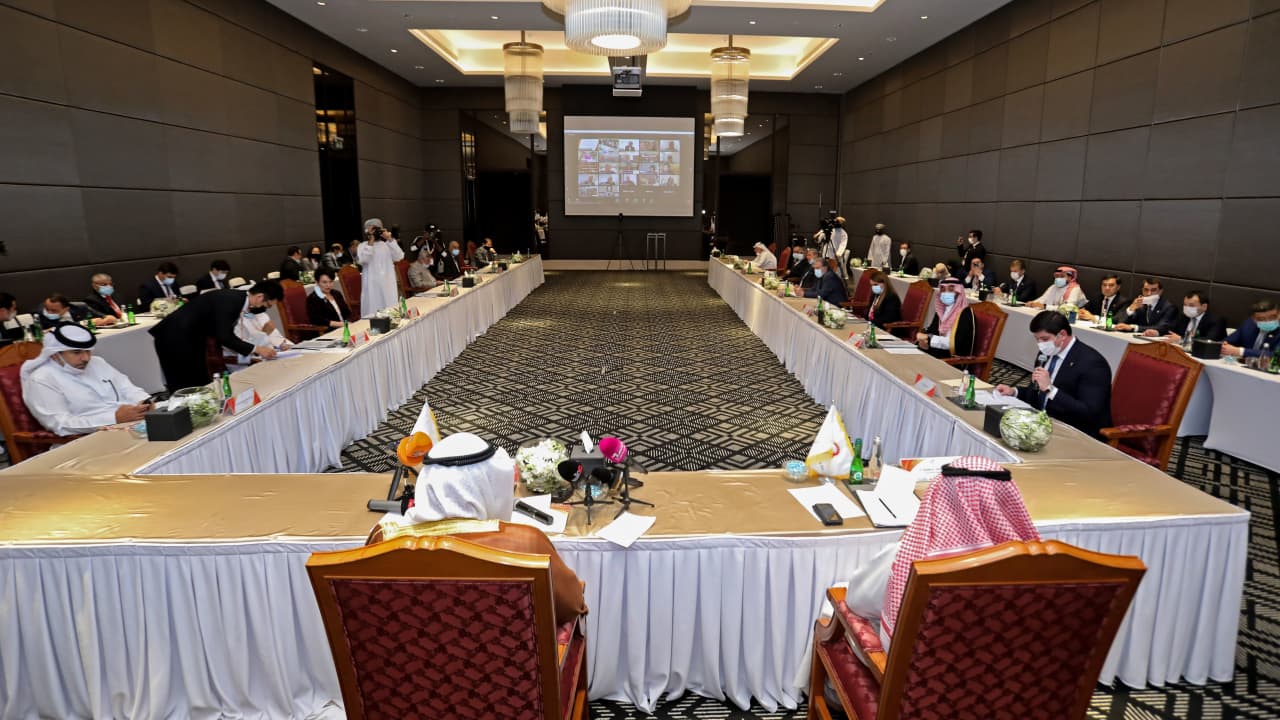 صورة من اجتماع ممثلي الدول في مسابقة الألعاب الآسيوية في عُمان 