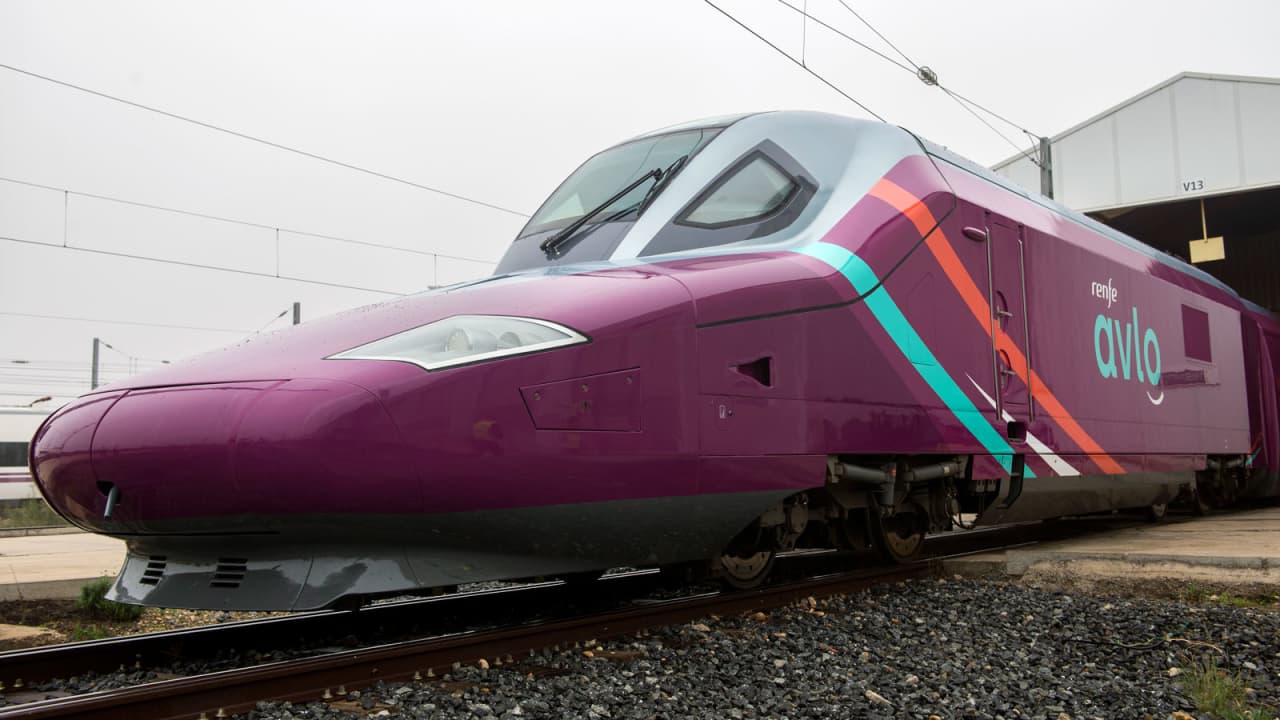 إسبانيا تطلق قطار "طلقة" منخفض التكلفة بين مدريد وبرشلونة