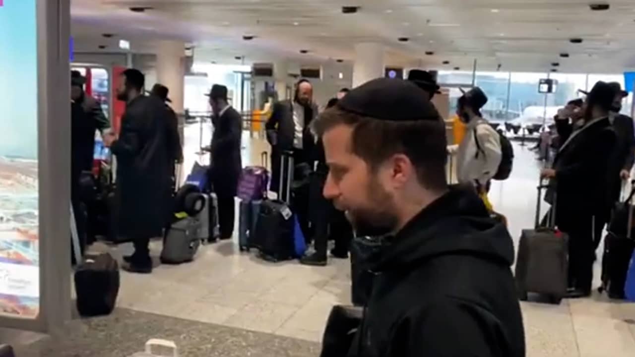 منع أكثر من 100 يهودي متشدد من الصعود على متن طائرة ألمانية.. ما السبب؟
