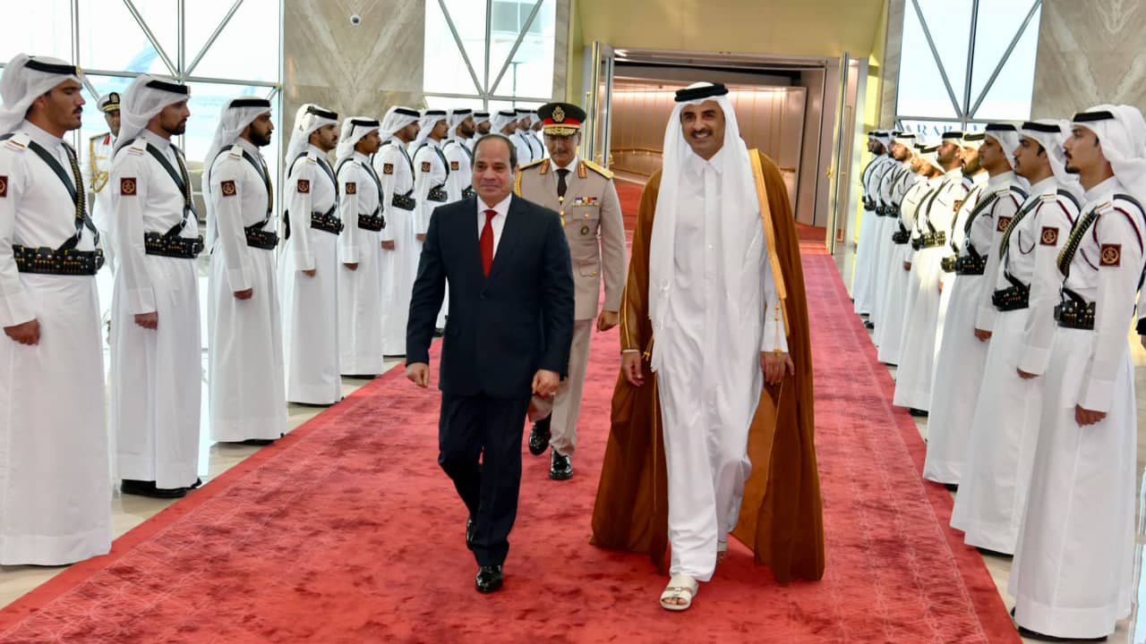 صورة من استقبال أمير قطر للسيسي في الدوحة 