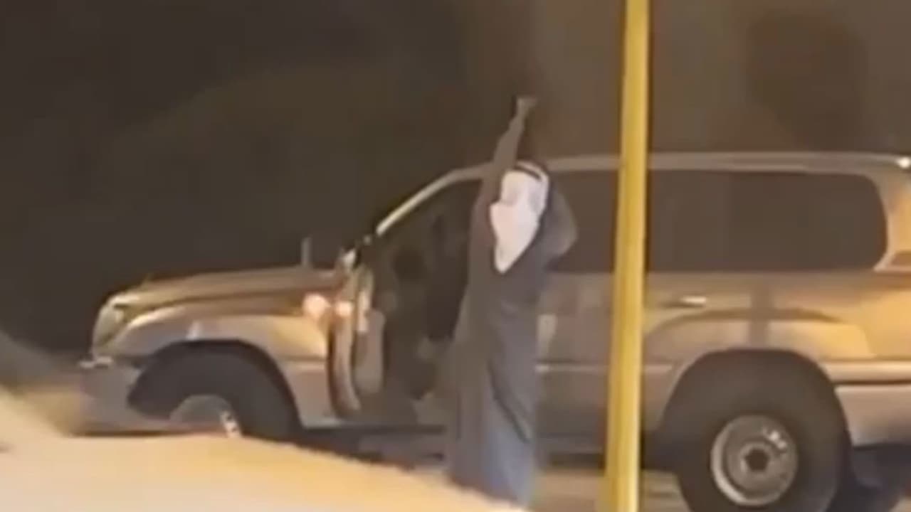 صورة من الفيديو المتداول نشرته الداخلية الكويتية 