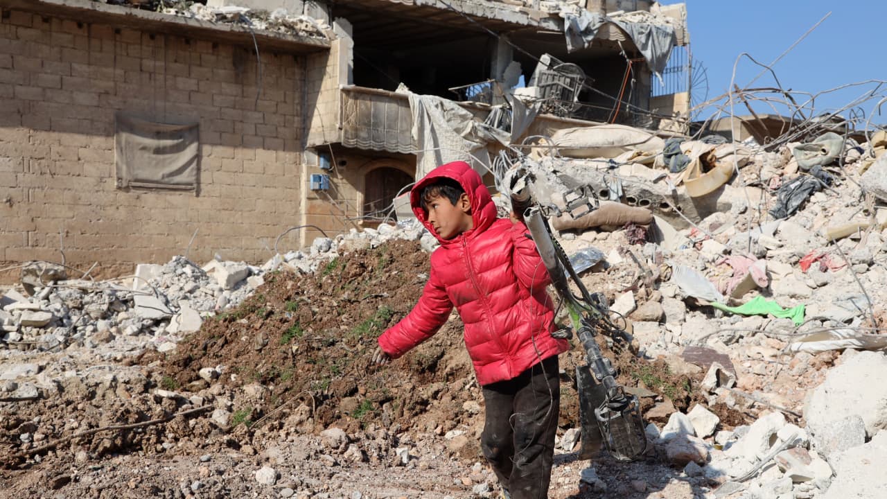 مدير منظمة الصحة العالمية يصل حلب بعد الزلزال مع مواد إغاثة إماراتية