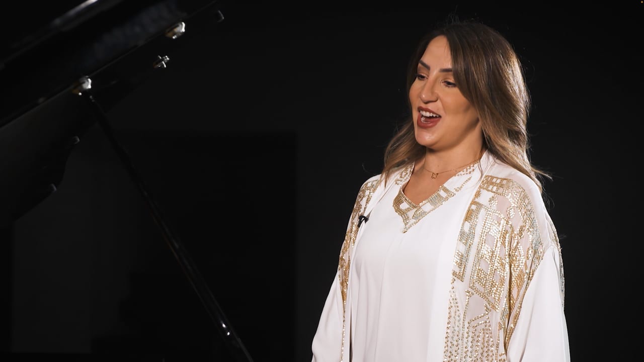 تغني بـ 4 لغات.. تعرّف إلى أول مغنيّة أوبرا سعودية