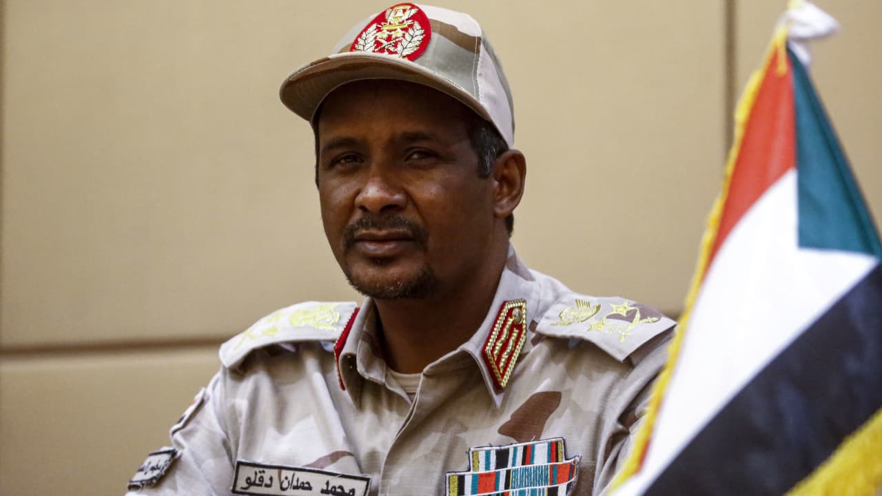 السودان.. تجمع المهنيين يوجه دعوة للتهدئة بين الجيش وقوات "حميدتي" لمنع الاشتباكات