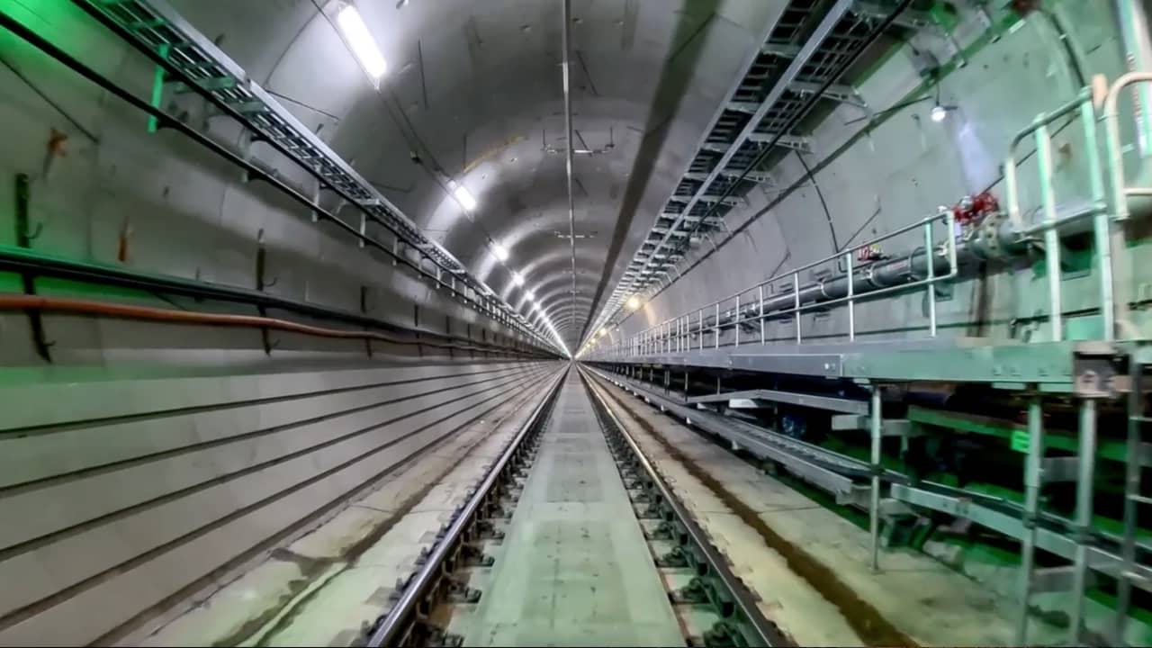 خطوة "تاريخية".. قطار مترو يسافر تحت ميناء سيدني لأول مرة