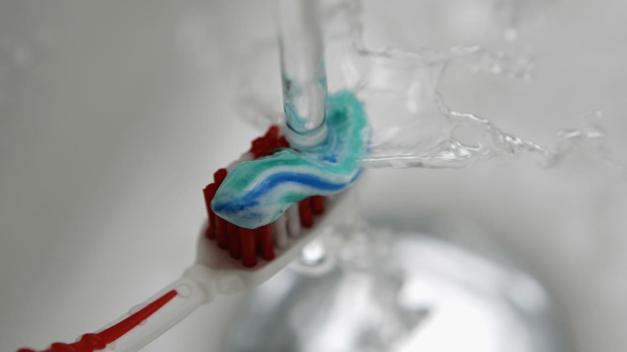 من بينها مشاركة فرشاة الأسنان.. هذه 3 طرق ينتقل بها فيروس الالتهاب الكبدي "سي"