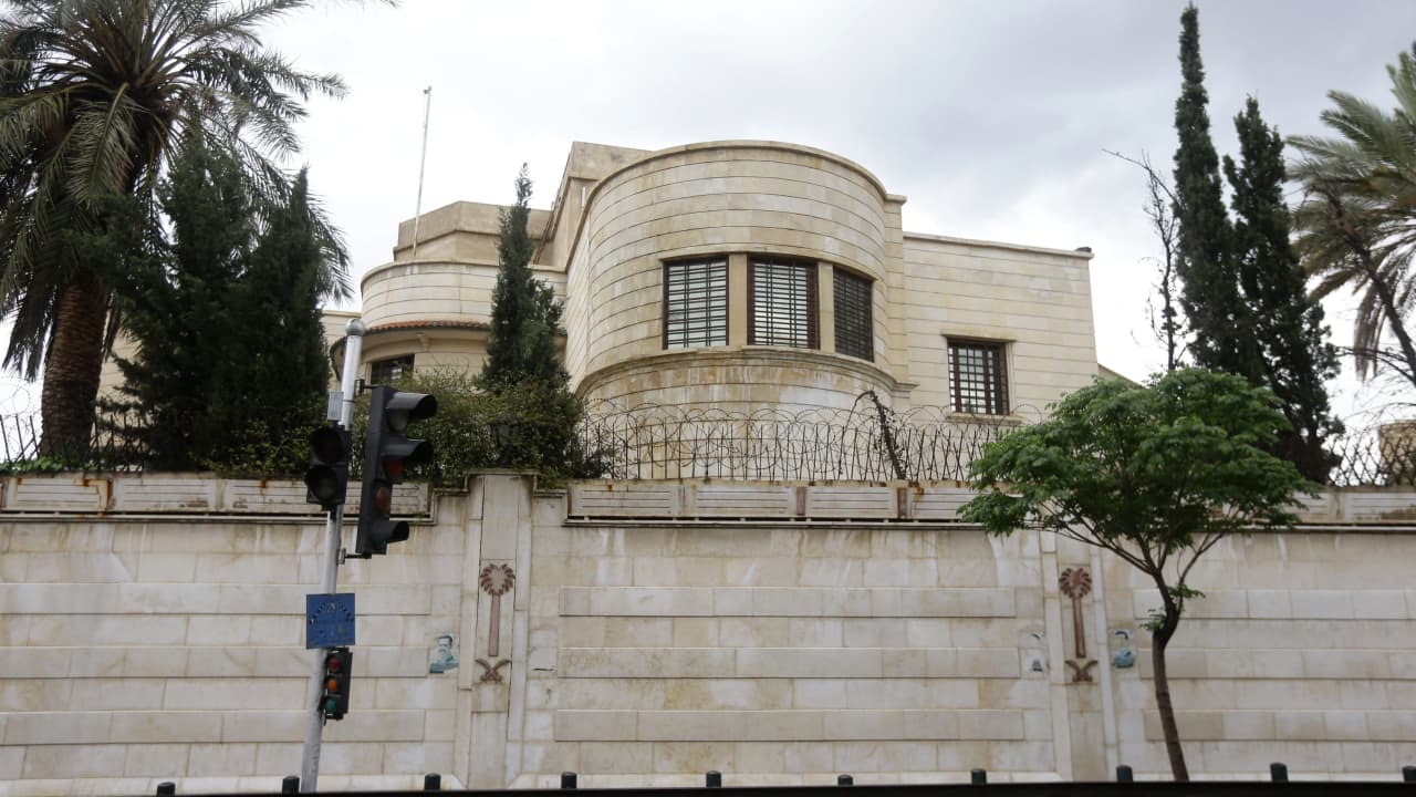 فريق فني سعودي يصل دمشق لمناقشة آليات إعادة فتح سفارة المملكة