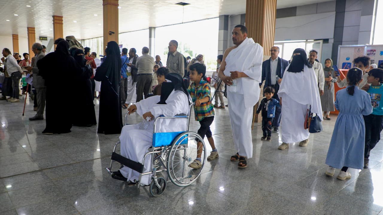 وصول أول رحلة من الحجاج اليمنيين من صنعاء إلى مطار الملك عبدالعزيز بجدة