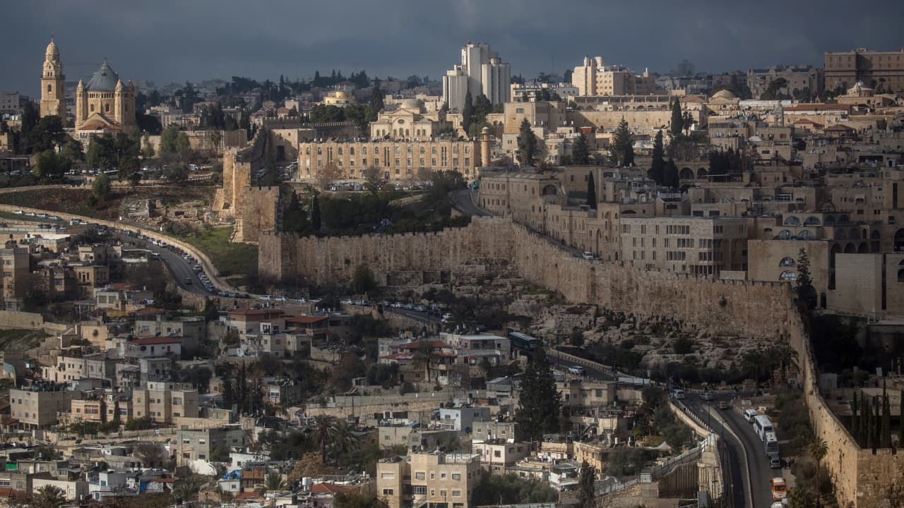 وزير المالية الإسرائيلي يعلن عن خطط لبناء 4560 وحدة استيطانية جديدة بالضفة.. وأمريكا "منزعجة"