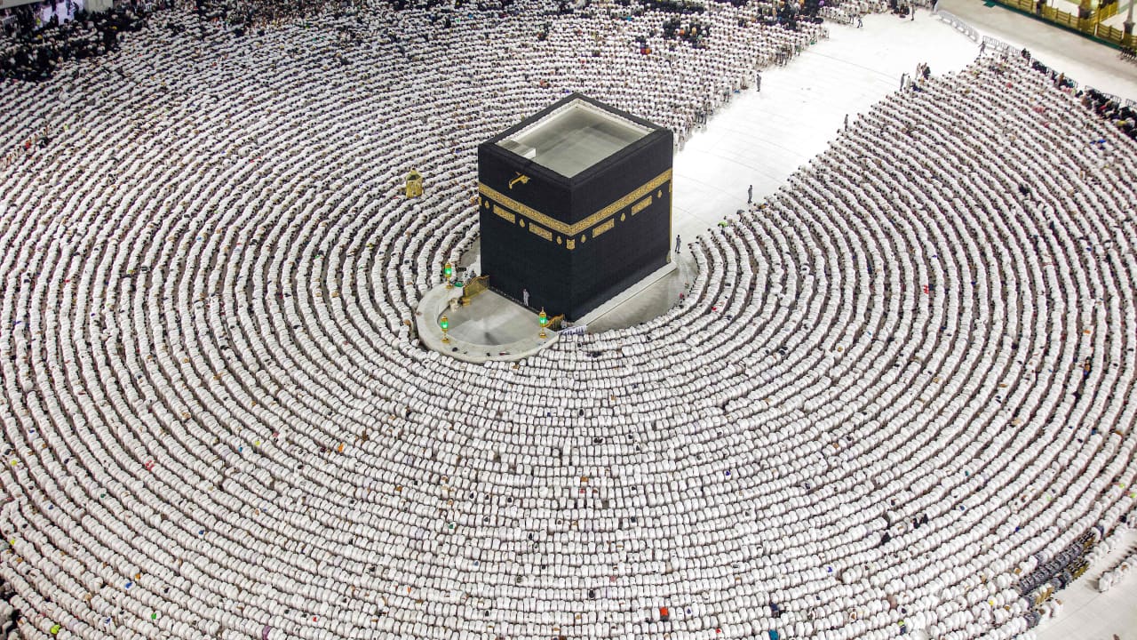 المرأة وحقوق الإنسان بخطبة صلاة عيد الأضحى بالحرم المكي.. ماذا قال الدوسري؟