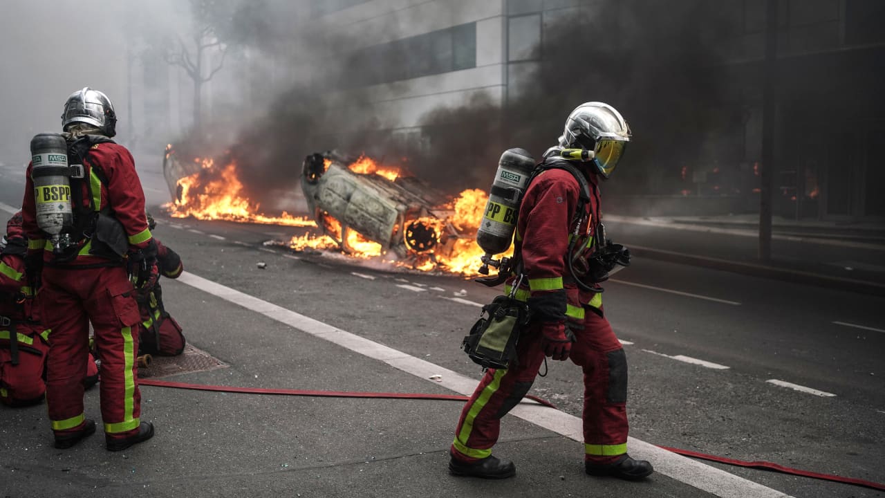 الداخلية الفرنسية تكشف الأضرار المتكبدة للآن بالاحتجاجات وتؤكد اعتقال 994 شخصا