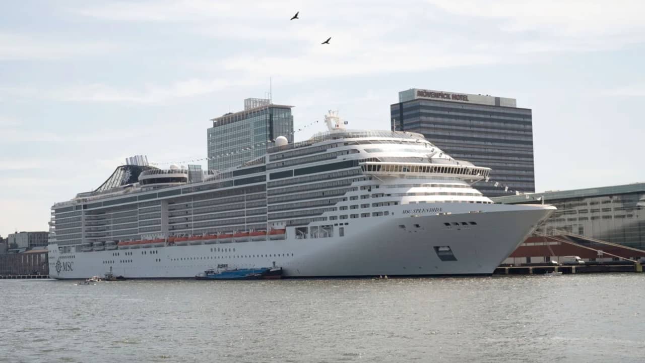 أمستردام تحظر السفن السياحية بهدف مكافحة السياحة المفرطة