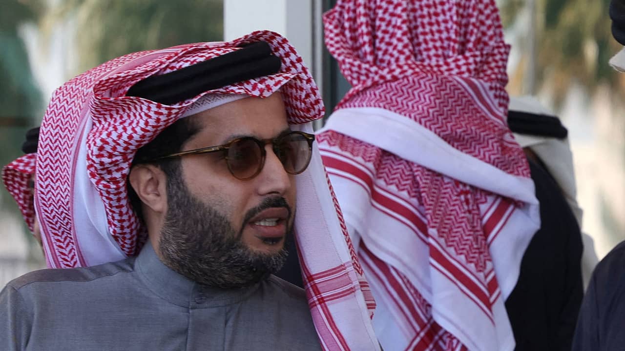 "عرفهما عن طريق الصدفة".. تركي آل الشيخ يتبنى موهبتين سعوديتين في الملاكمة يعيشان بإسكتلندا
