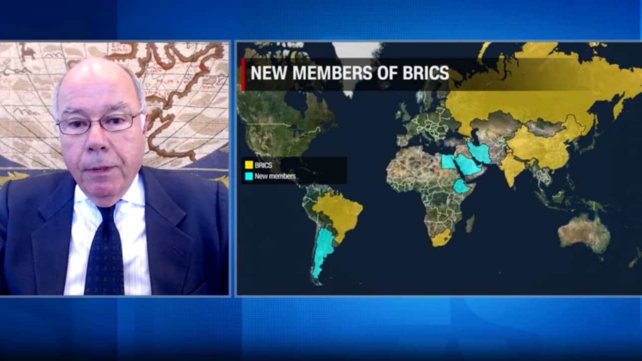 مدى توافق دول بريكس على دعوة الأعضاء الجدد وادعاء استهدافه الدولار.. وزير خارجية البرازيل يرد لـCNN