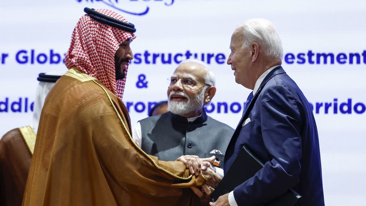 في قمة العشرين.. محمد بن سلمان يعلن توقيع مذكرة تفاهم لإنشاء ممر اقتصادي بين الهند والشرق الأوسط وأوروبا