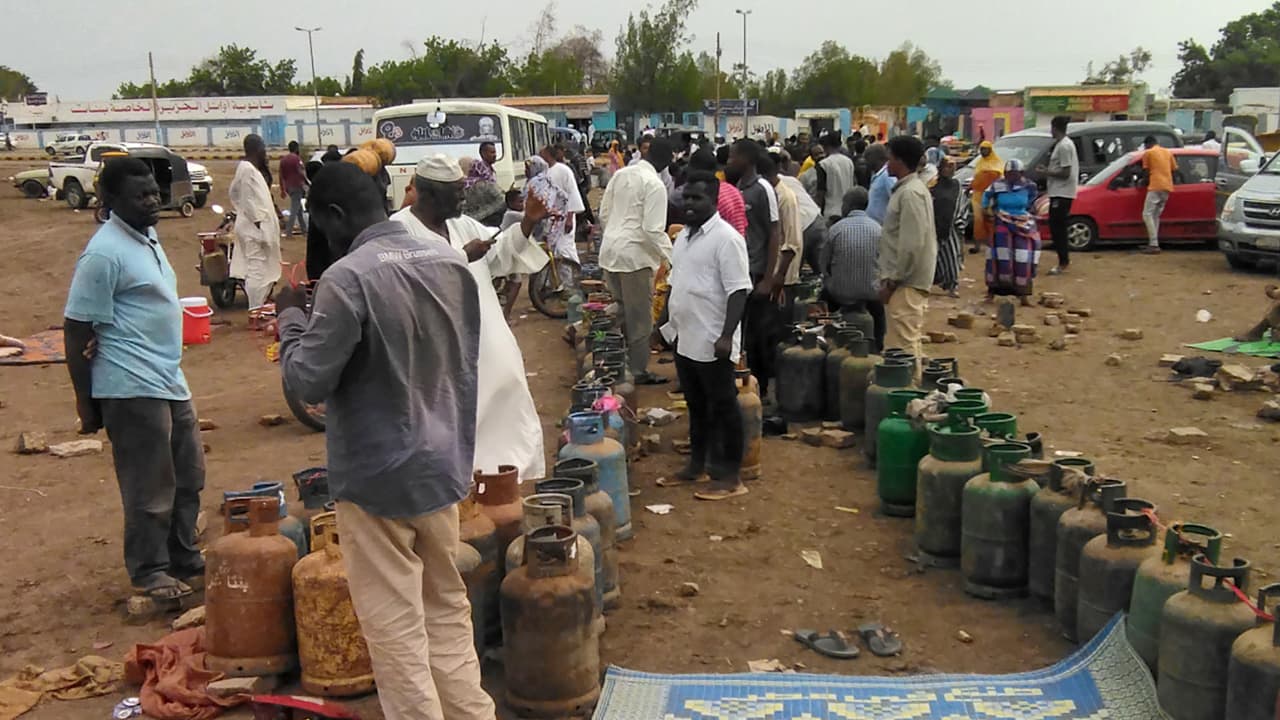 نقابة الأطباء السودانية: مقتل 43 شخصا في ضربة جوية على سوق بالخرطوم
