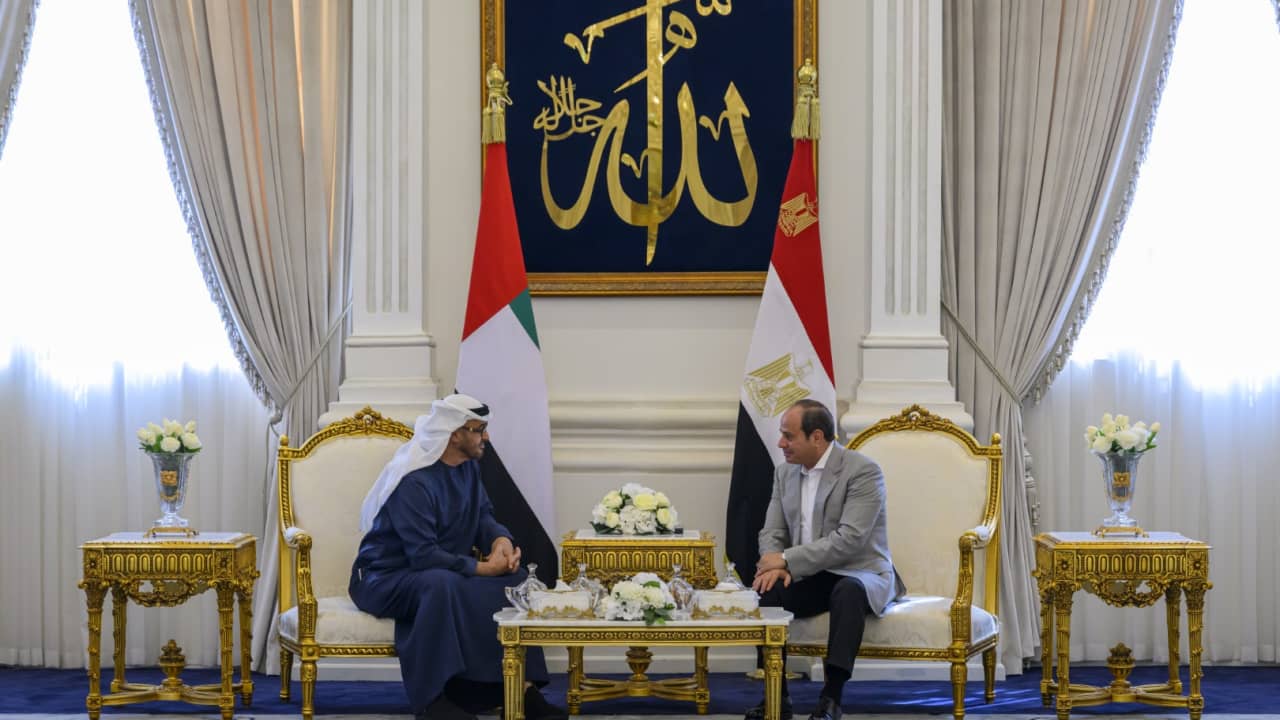 السيسي يتوجه إلى الإمارات وسيلتقي محمد بن زايد..والرئاسة المصرية تكشف هدف الزيارة