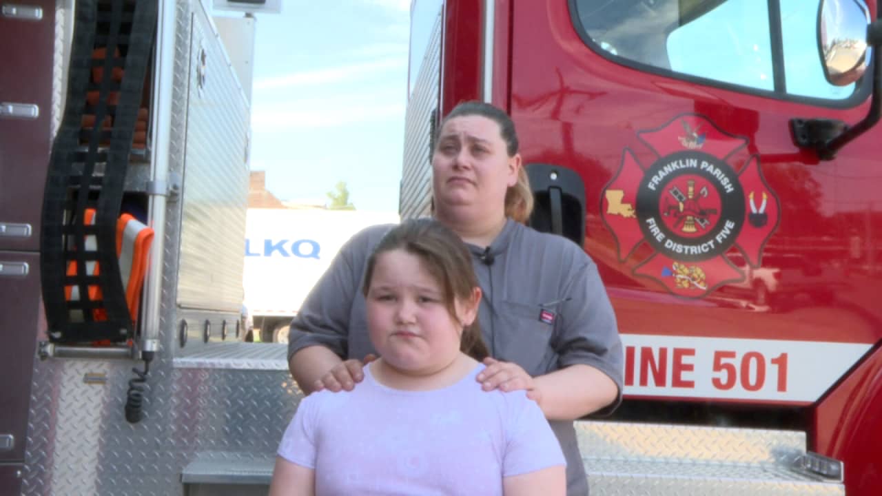 بشجاعة وتصرف سريع.. طفلة بعمر 6 أعوام تنقذ عائلتها ليلًا بعد اشتعال النيران في منزلهم