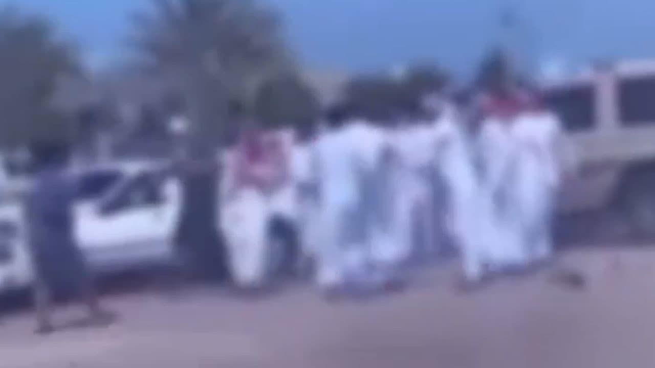 السعودية.. فيديو مشاجرة جماعية وحمل سلاح ناري يثير تفاعلا والداخلية ترد