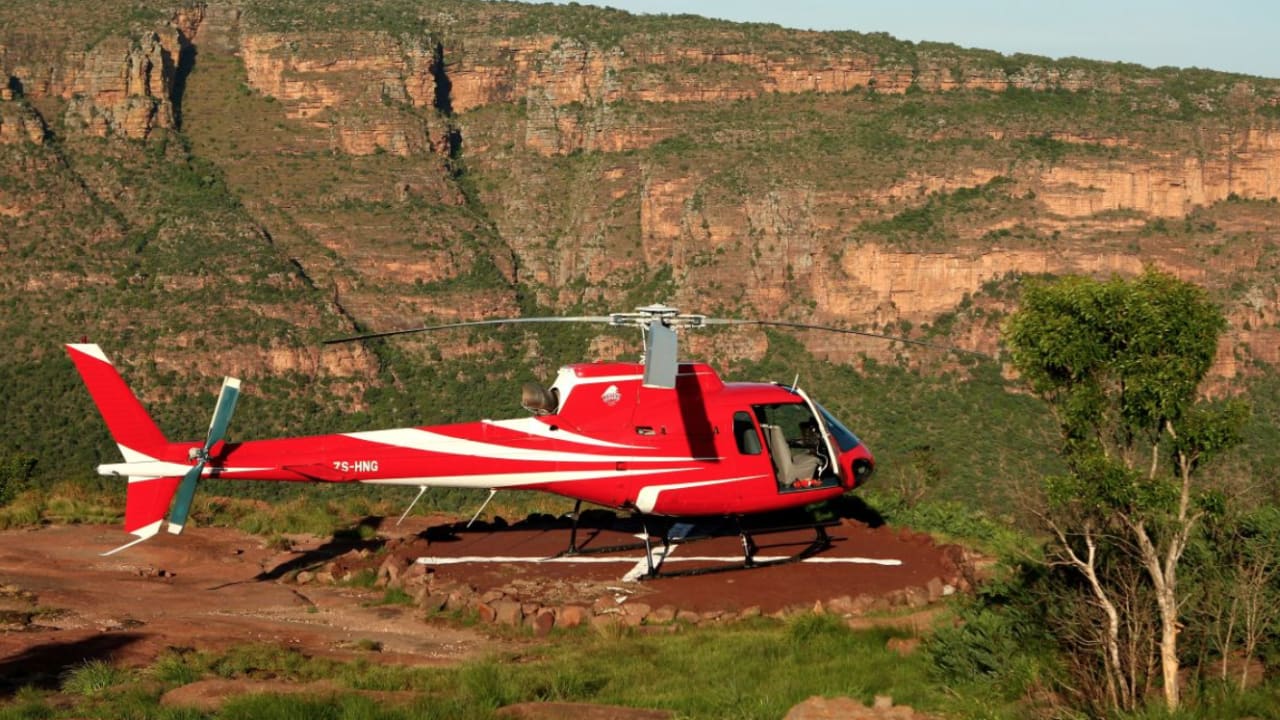 في جنوب إفريقيا.. ملعب غولف بحفرة فريدة تحتاج إلى طائرة هليكوبتر للوصول إليها