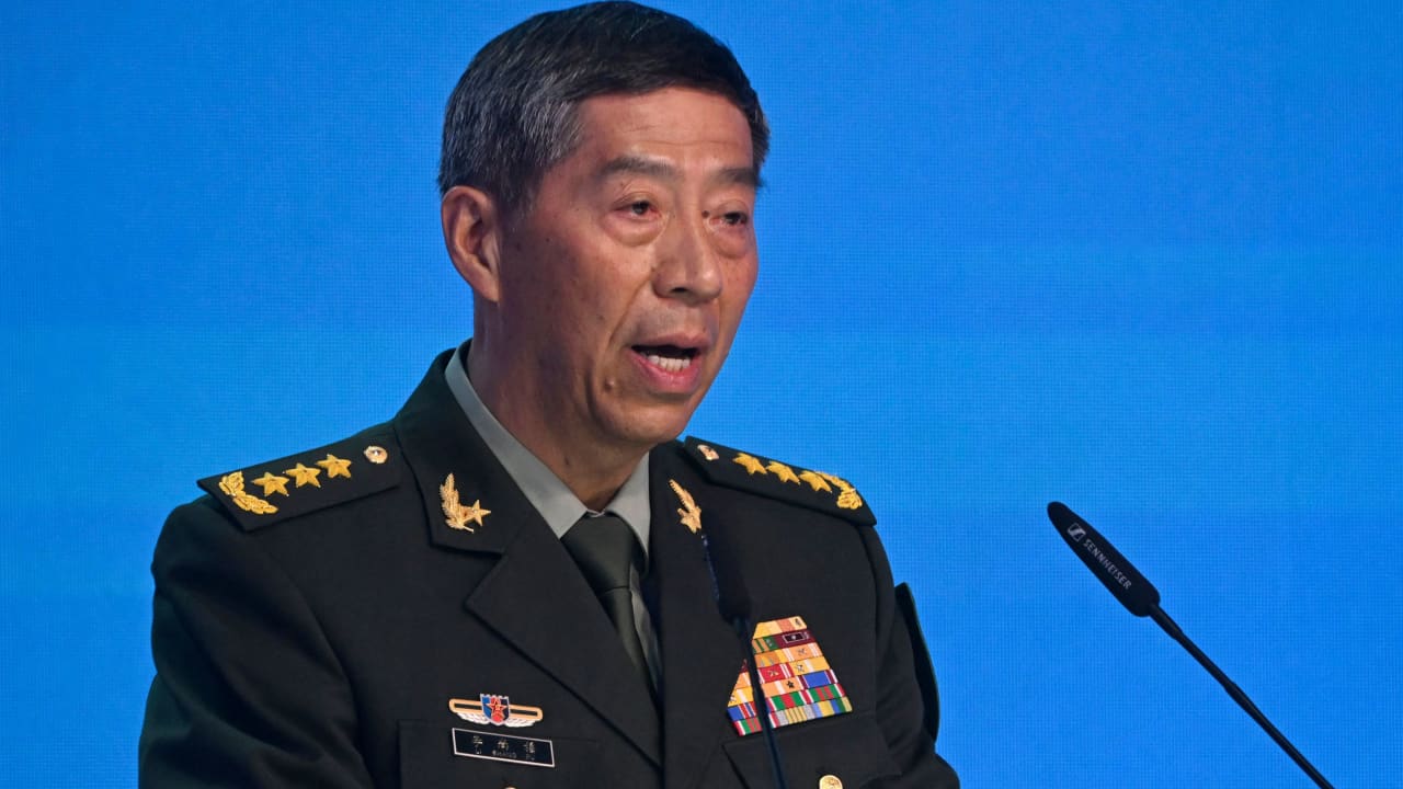 بعد الإطاحة بوزير الخارجية.. الصين تعلن إقالة وزير دفاعها من جميع مناصبه