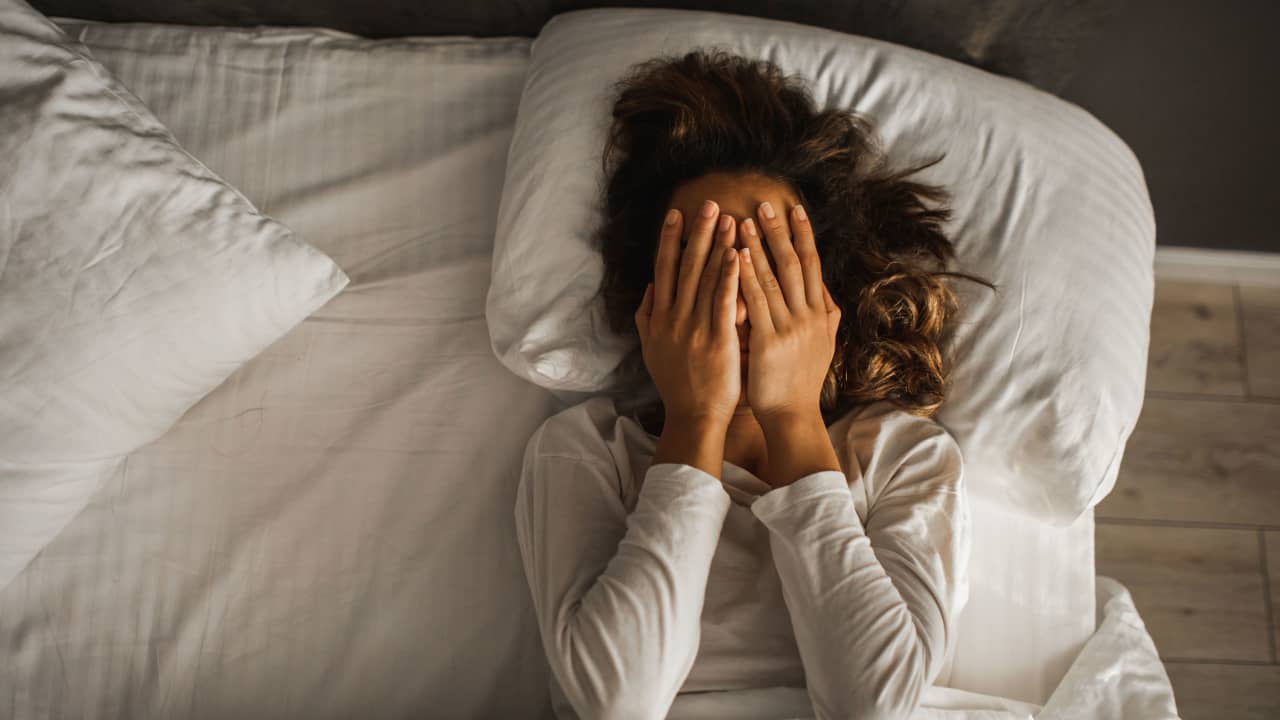 دراسة: الافتقار إلى مرحلة النوم العميق ليلًا يزيد خطر الإصابة بالخرف مع التقدم بالعمر