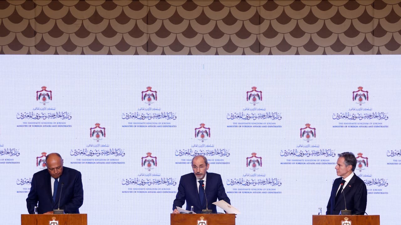 سامح شكري يطالب من عمان بضرورة وقف إطلاق النار في غزة دون قيد أو شرط