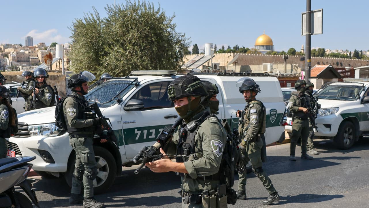 الفلسطينيون في القدس يخشون الاعتقال إذا أعربوا عن تعاطفهم مع المدنيين في غزة