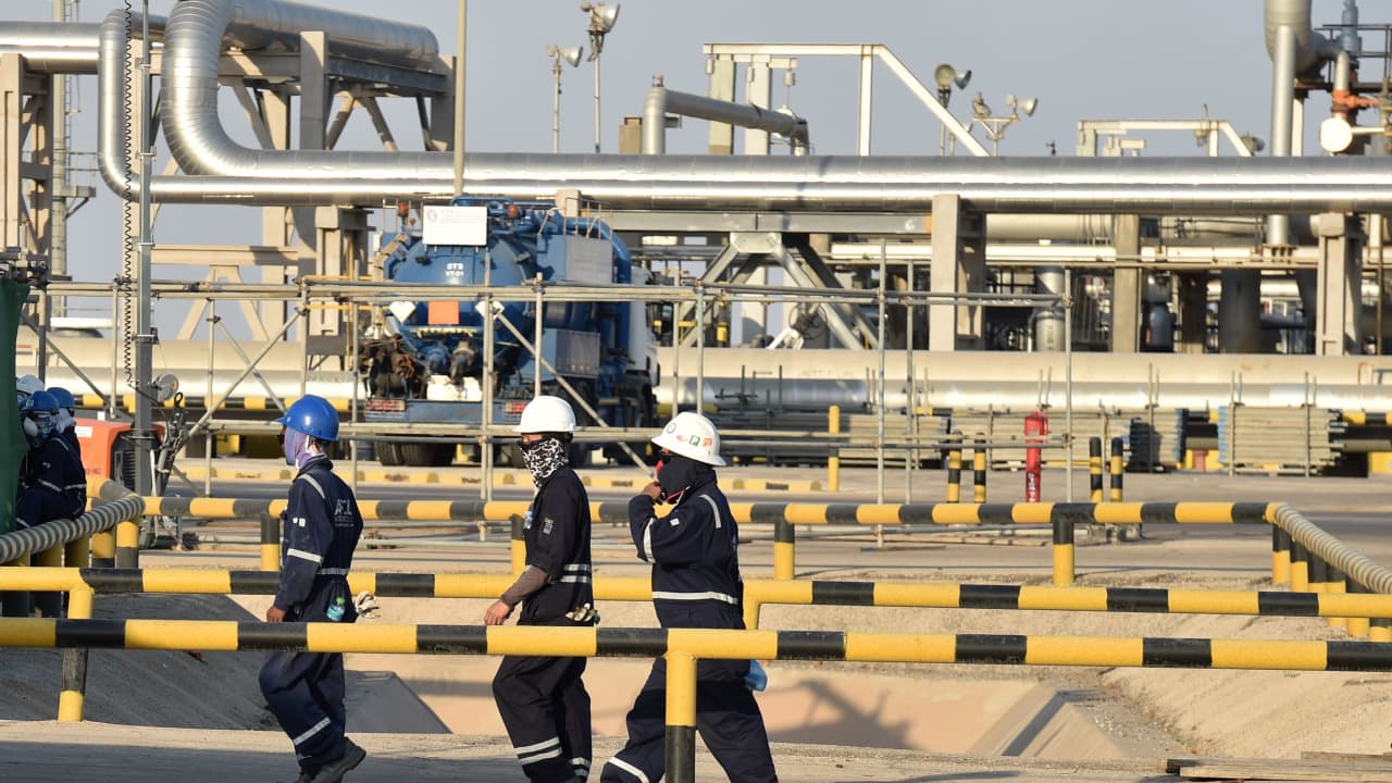 السعودية تكشف عن قرار بشأن الخفض التطوعي الإضافي لإنتاج النفط حتى نهاية 2023