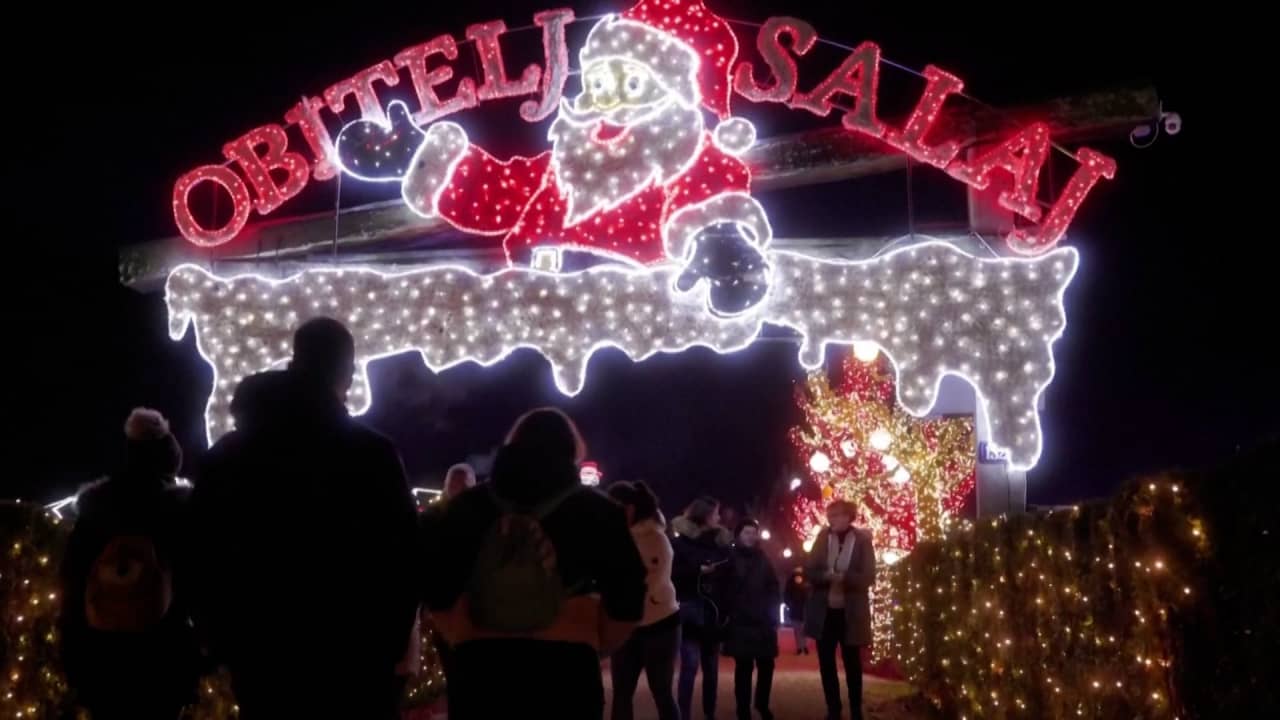 كرواتي يحوّل منزله إلى مهرجان ميلادي مستخدمًا 5 ملايين ضوء للزينة.. شاهد كيف بدا